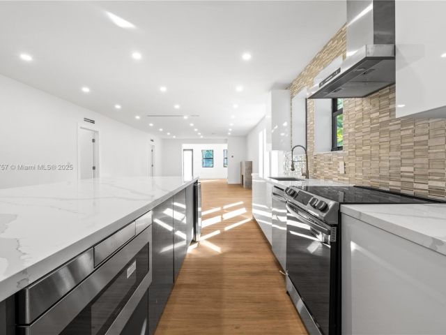 Home for sale at 665 NE 117th st - photo 5694836