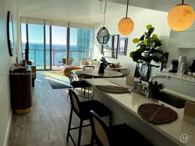 2-bedroom condo for sale in Miami - 650 NE 32nd St 3606 - MondialRealty