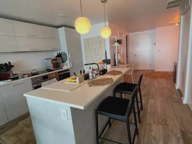 2-bedroom condo for sale in Miami - 650 NE 32nd St 3606 - MondialRealty