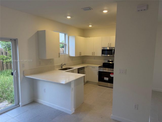 3-bedroom home for rent in Homestead - 2876 SE 25 AVE 2876 - MondialRealty