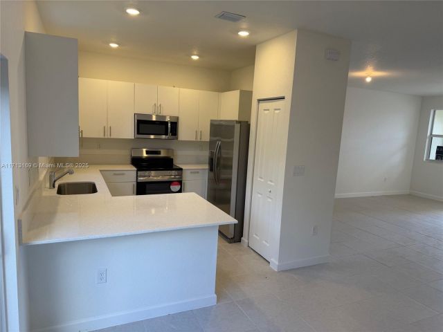 3-bedroom home for rent in Homestead - 2876 SE 25 AVE 2876 - MondialRealty