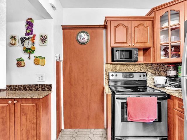 Home for sale at 2347 SW 18th St - photo 5970751