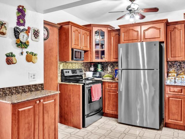 Home for sale at 2347 SW 18th St - photo 5970753