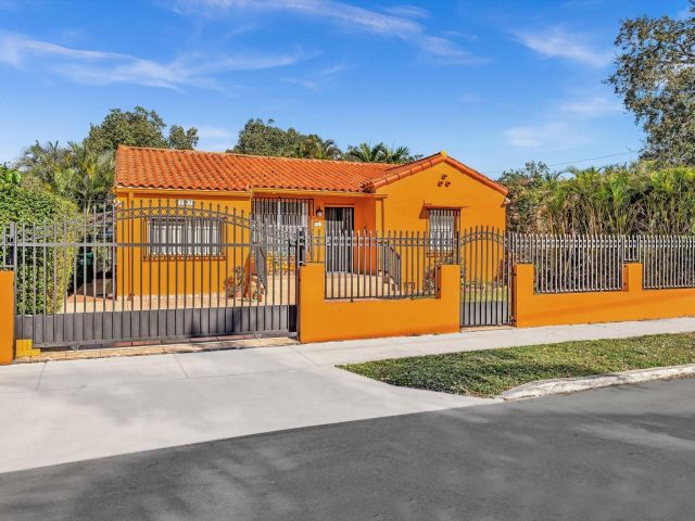Home for sale at 2347 SW 18th St - photo 5970765