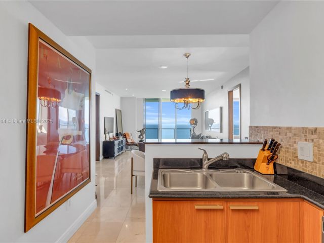 Apartment for rent  Unit #4202 - photo 5774549