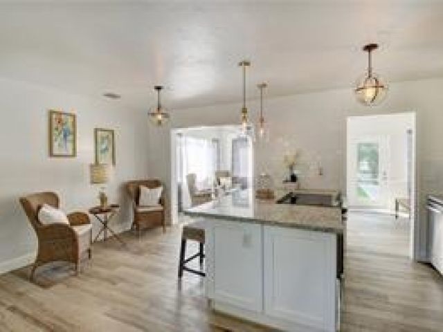 Home for rent at 10 S Swinton Cir - photo 6058399