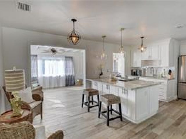 Home for rent at 10 S Swinton Cir - photo 6058400