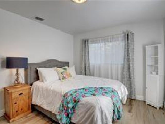 Home for rent at 10 S Swinton Cir - photo 6058406