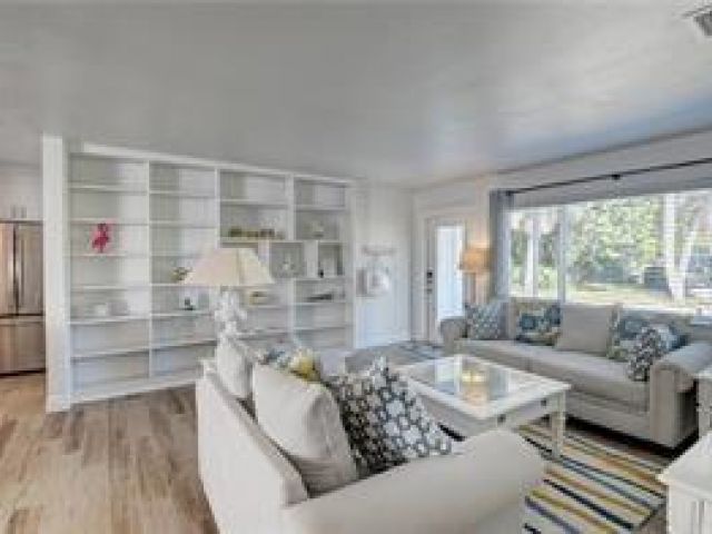 Home for rent at 10 S Swinton Cir - photo 6058410