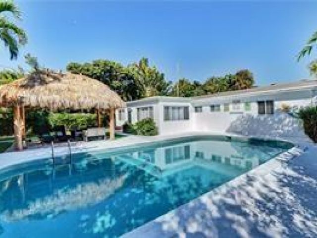 Home for rent at 10 S Swinton Cir - photo 6058413