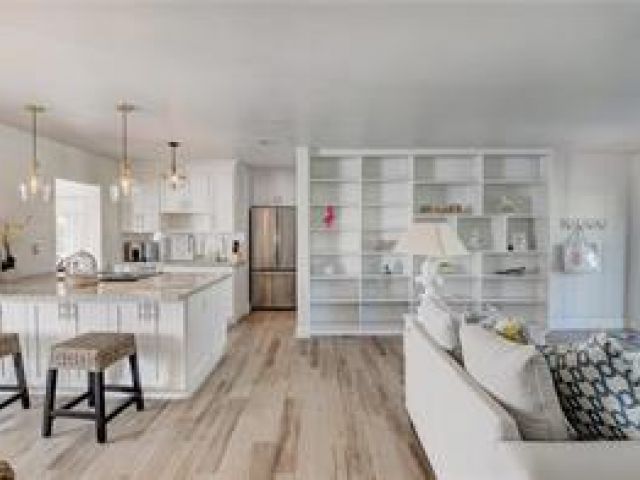 Home for rent at 10 S Swinton Cir - photo 6058416