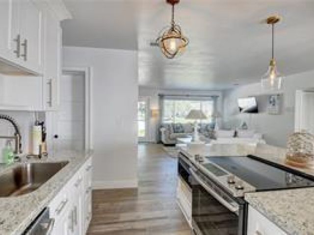 Home for rent at 10 S Swinton Cir - photo 6058417