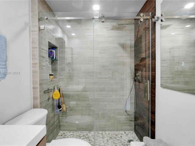 Apartment for sale  Unit #1005 - photo 5627672