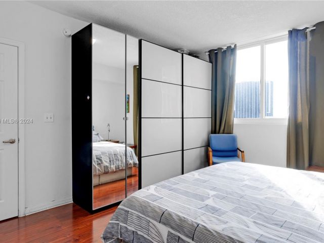 Apartment for sale  Unit #1005 - photo 5627676