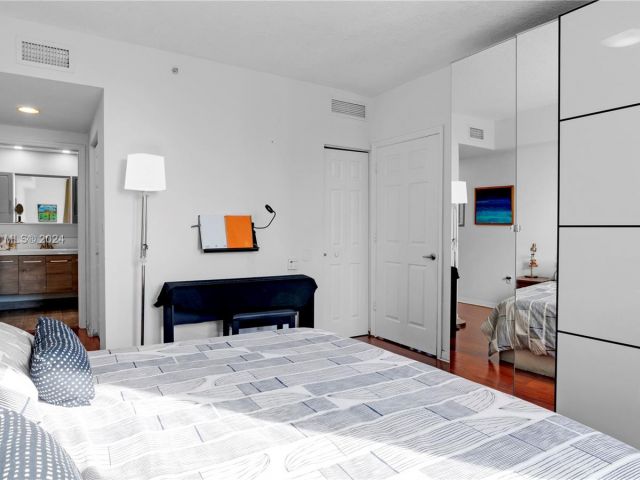 Apartment for sale  Unit #1005 - photo 5627678