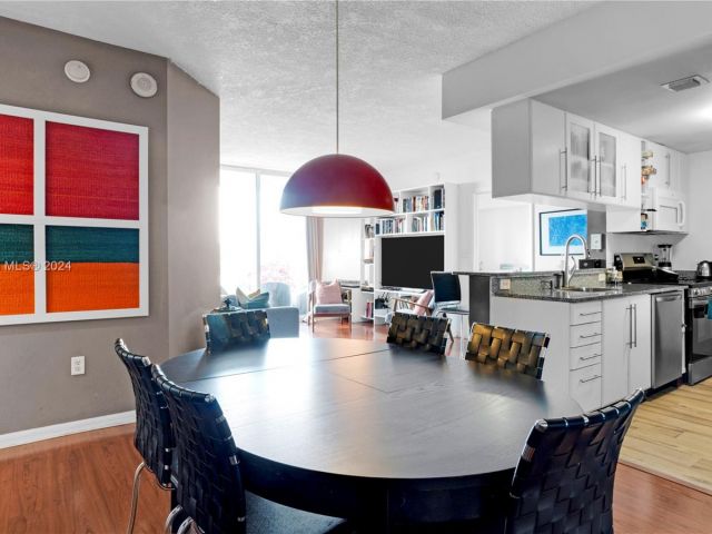 Apartment for sale  Unit #1005 - photo 5627686