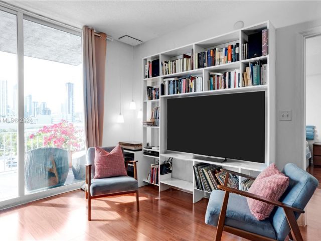 Apartment for sale  Unit #1005 - photo 5627689