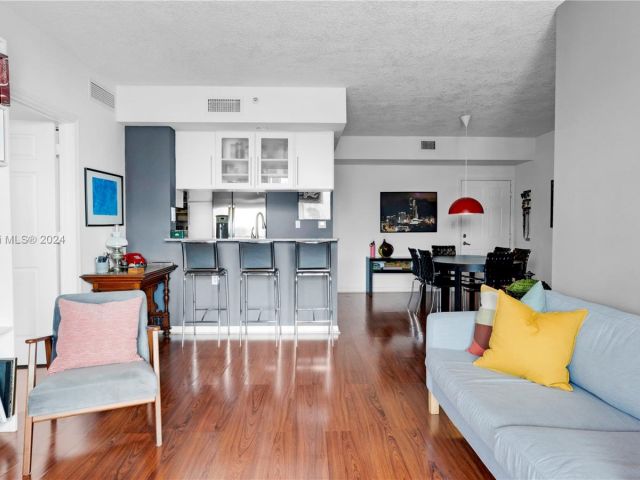 Apartment for sale  Unit #1005 - photo 5627691