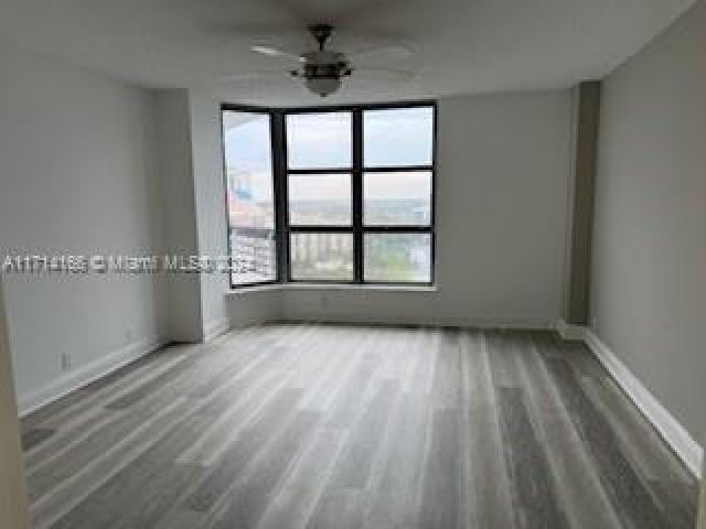 Apartment for sale  Unit #2602 + Parking - photo 5689940