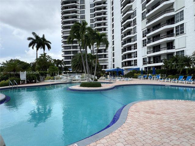 Apartment for sale  Unit #2602 + Parking - photo 5689944