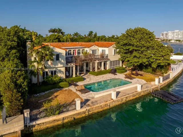 4-bedroom home for sale in Miami Beach - 11 E Rivo Alto Dr - MondialRealty