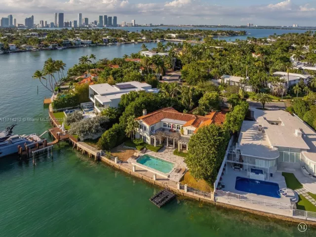 4-bedroom home for sale in Miami Beach - 11 E Rivo Alto Dr - MondialRealty