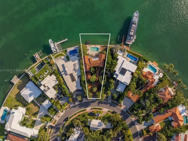 4-bedroom home for sale in Miami Beach - 11 E Rivo Alto Dr - MondialRealty