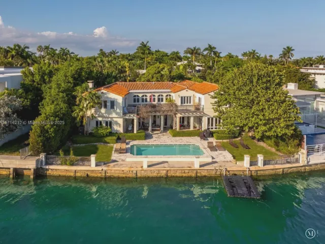 4-bedroom home for sale in Miami Beach - 11 E Rivo Alto Dr - MondialRealty