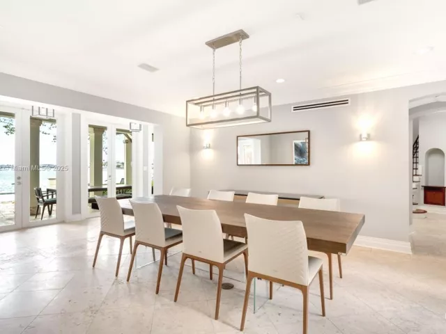 4-bedroom home for sale in Miami Beach - 11 E Rivo Alto Dr - MondialRealty