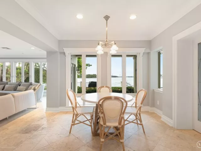 4-bedroom home for sale in Miami Beach - 11 E Rivo Alto Dr - MondialRealty