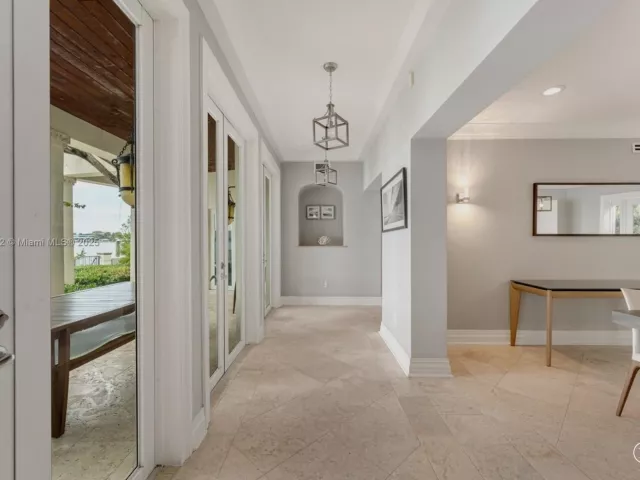 4-bedroom home for sale in Miami Beach - 11 E Rivo Alto Dr - MondialRealty