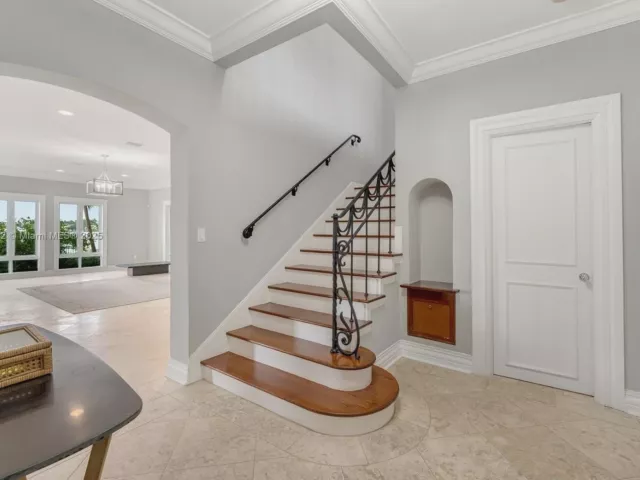 4-bedroom home for sale in Miami Beach - 11 E Rivo Alto Dr - MondialRealty