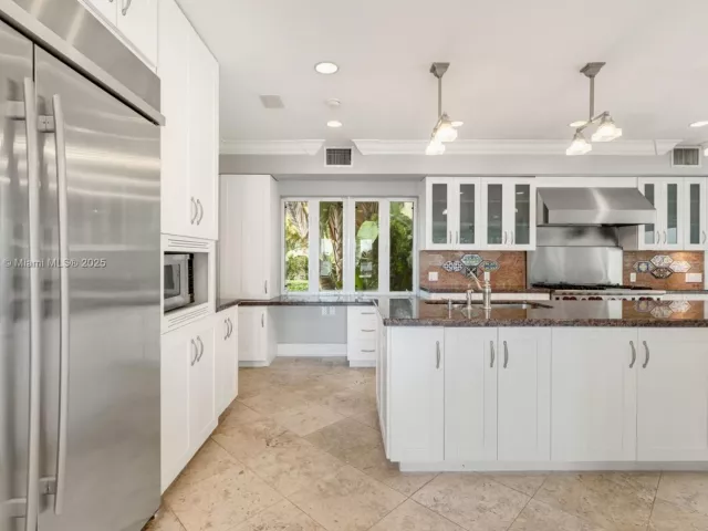 4-bedroom home for sale in Miami Beach - 11 E Rivo Alto Dr - MondialRealty