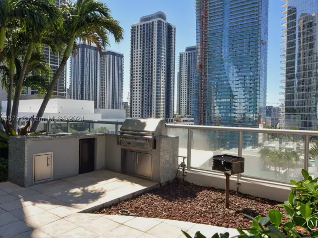 1-bedroom condo for sale in Miami - 888 Biscayne Blvd 2511 - MondialRealty