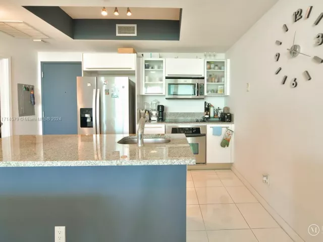 1-bedroom condo for sale in Miami - 888 Biscayne Blvd 2511 - MondialRealty