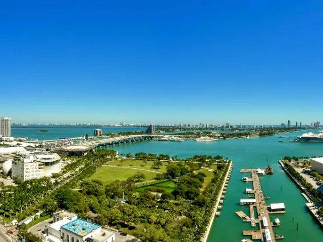1-bedroom condo for sale in Miami - 888 Biscayne Blvd 2511 - MondialRealty