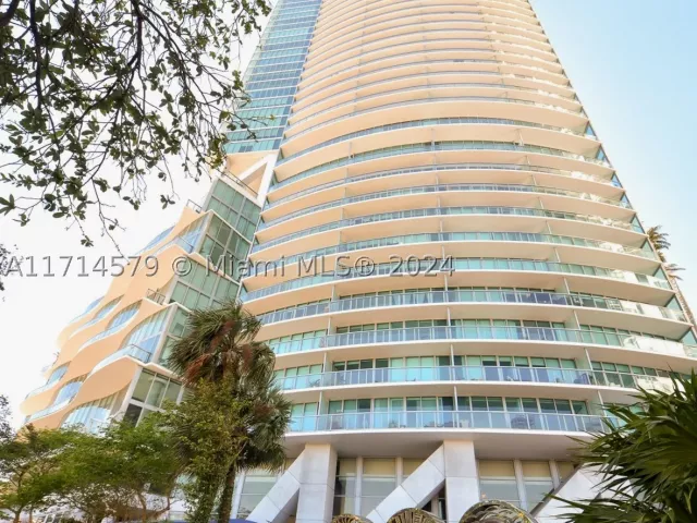 1-bedroom condo for sale in Miami - 888 Biscayne Blvd 2511 - MondialRealty