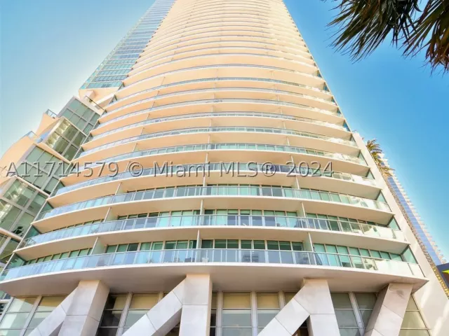 1-bedroom condo for sale in Miami - 888 Biscayne Blvd 2511 - MondialRealty