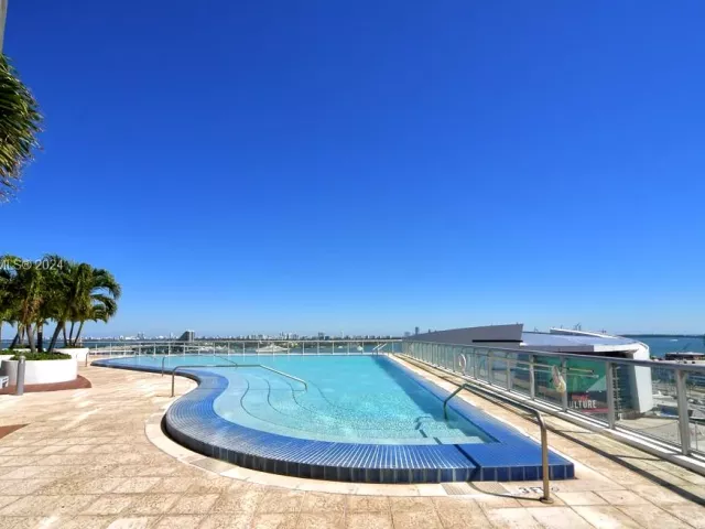 1-bedroom condo for sale in Miami - 888 Biscayne Blvd 2511 - MondialRealty