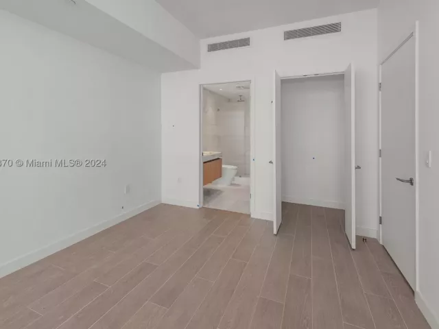 1-bedroom condo for sale in Miami Beach - 500 Alton Rd 908 - MondialRealty