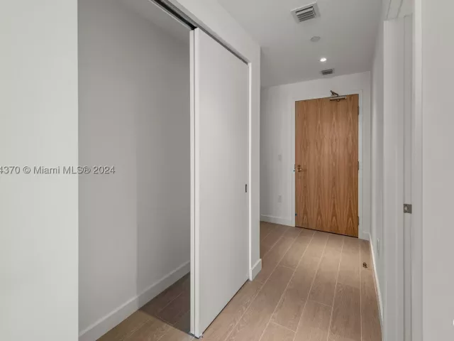 1-bedroom condo for sale in Miami Beach - 500 Alton Rd 908 - MondialRealty