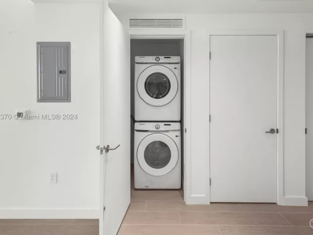1-bedroom condo for sale in Miami Beach - 500 Alton Rd 908 - MondialRealty