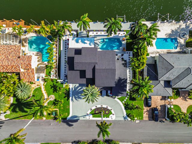 Home for rent at 516 Royal Plaza Drive - photo 6234005