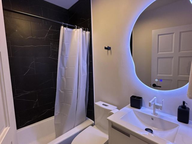 Home for rent at 516 Royal Plaza Drive - photo 6234007