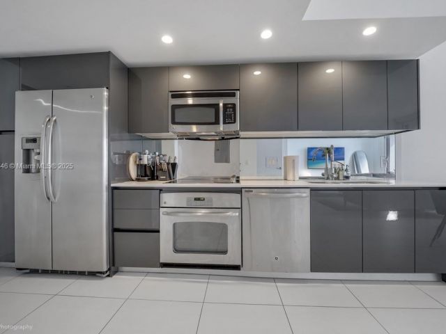 Apartment for sale  Unit #1703 - photo 5619200