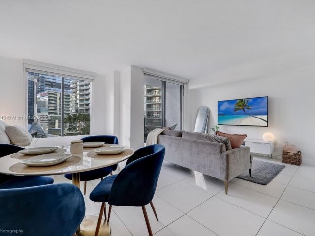 Apartment for sale  Unit #1703 - photo 5619204