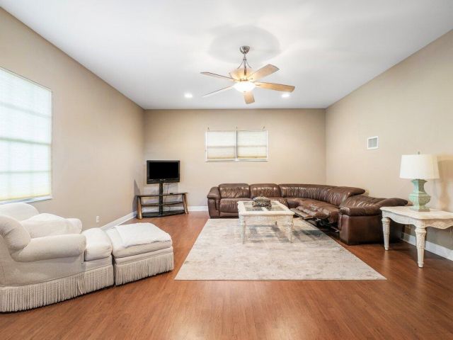 Home for rent at 11538 Persimmon Boulevard - photo 6506528