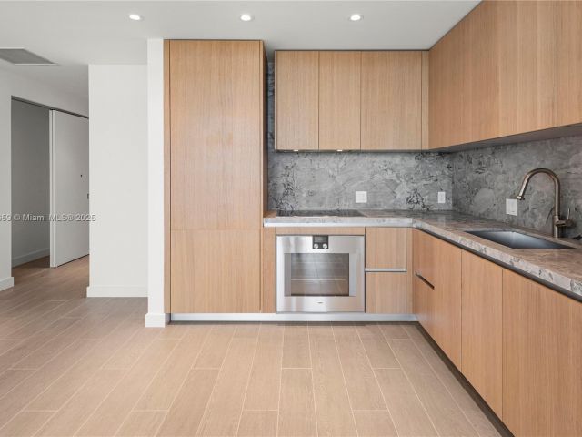 Apartment for sale  Unit #1608 - photo 5693195