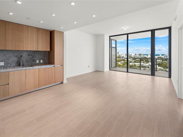 Apartment for sale  Unit #1608 - photo 5693206