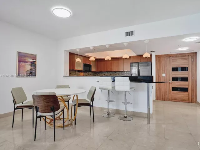 1-bedroom condo for rent in Sunny Isles Beach - 16699 Collins Ave 2405 - MondialRealty